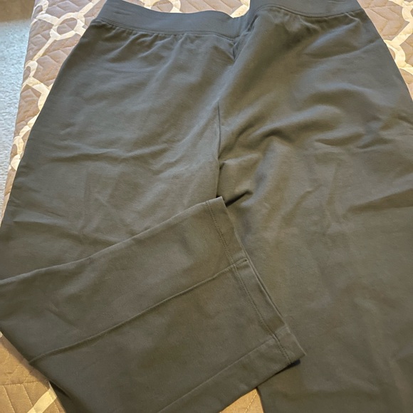 Denim & Co Active Gray Cropped Pants Size Large - Picture 3 of 3